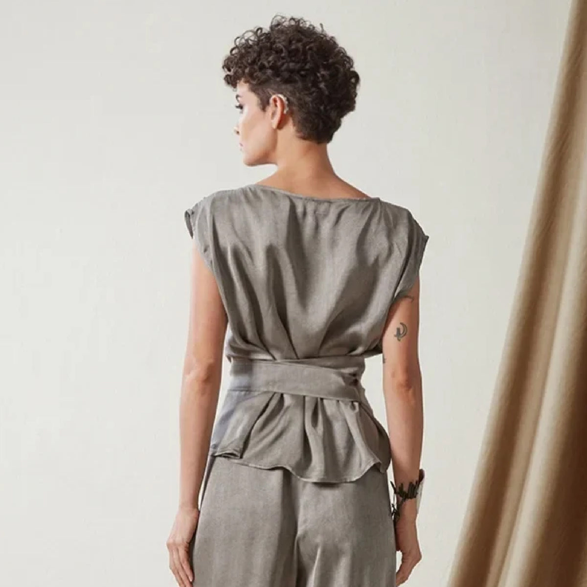 Gray Sleeveless Blouse with Belt in viscose by Maradoro, additional product view