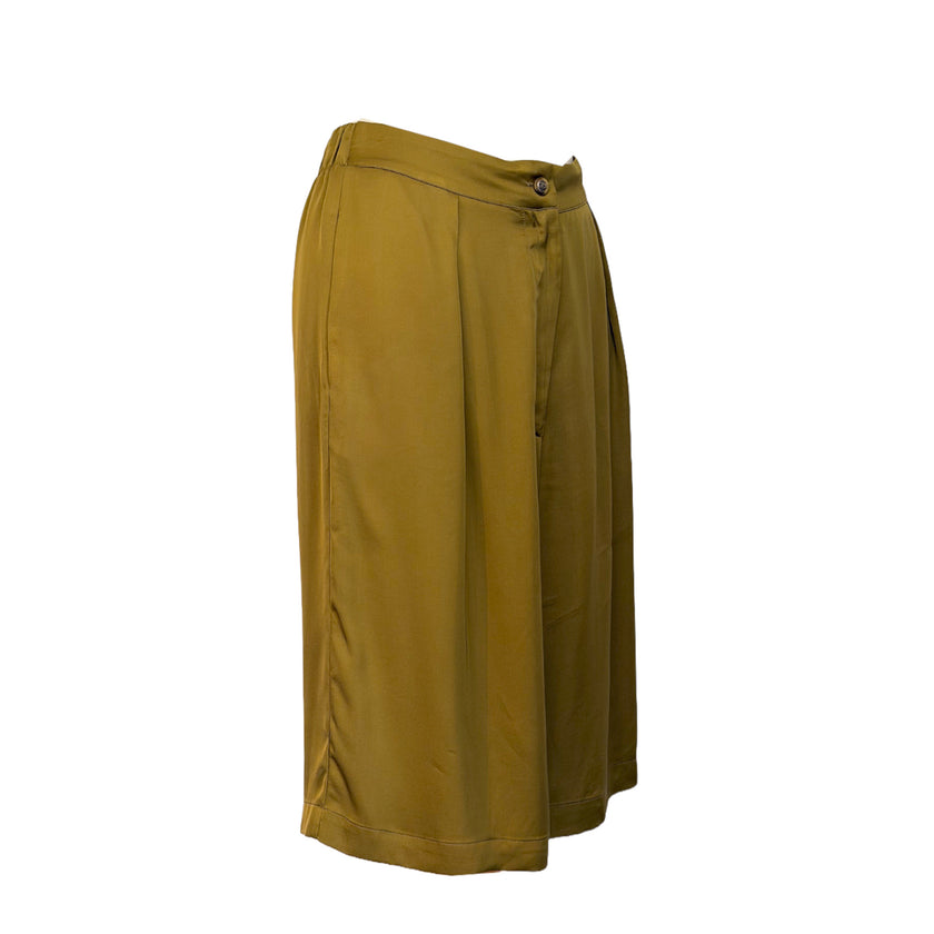 Olive Pleated Vermuda Pants in viscose by Maradoro, additional product view